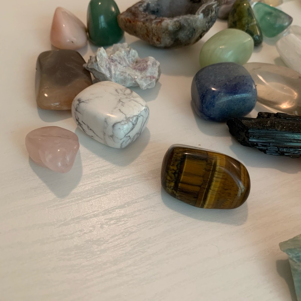 Assorted Tumbled crystals - Picture 2 of 8